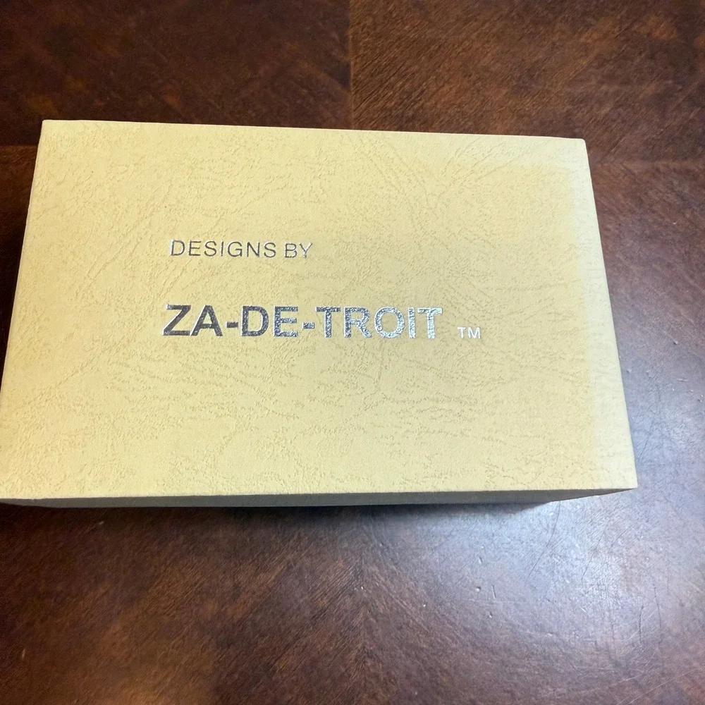 Za-De-Troit brand za